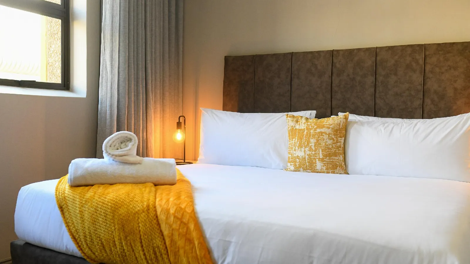 Next To Apartment Hotel