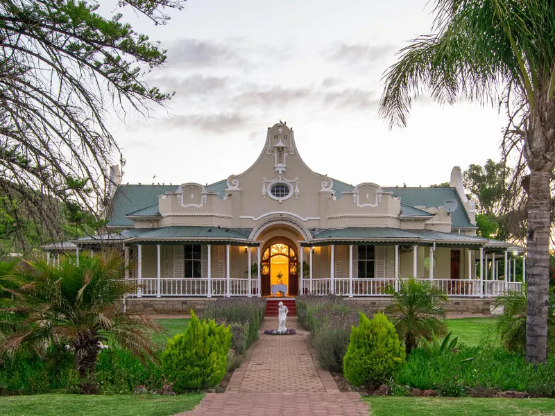 Bakenskraal Ostrich Palace