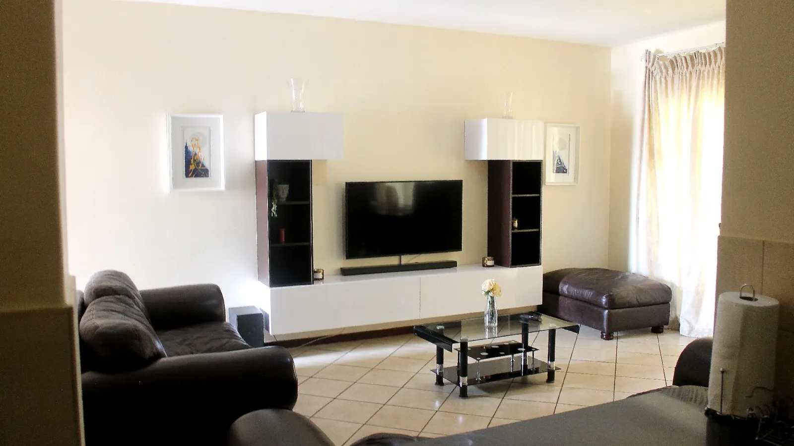 Cozy 3 Bed Duplex ,sleeps 6 With Double Bathroom