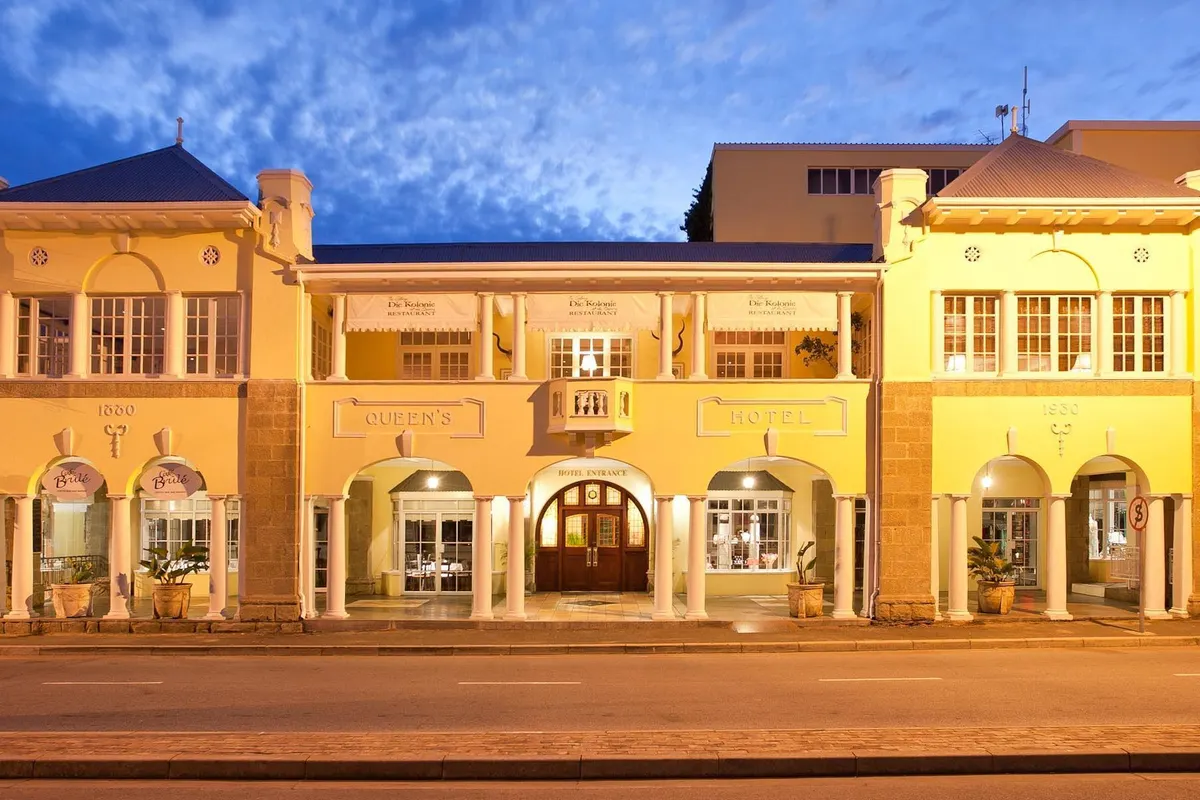 Queen’s Hotel by BON Hotels