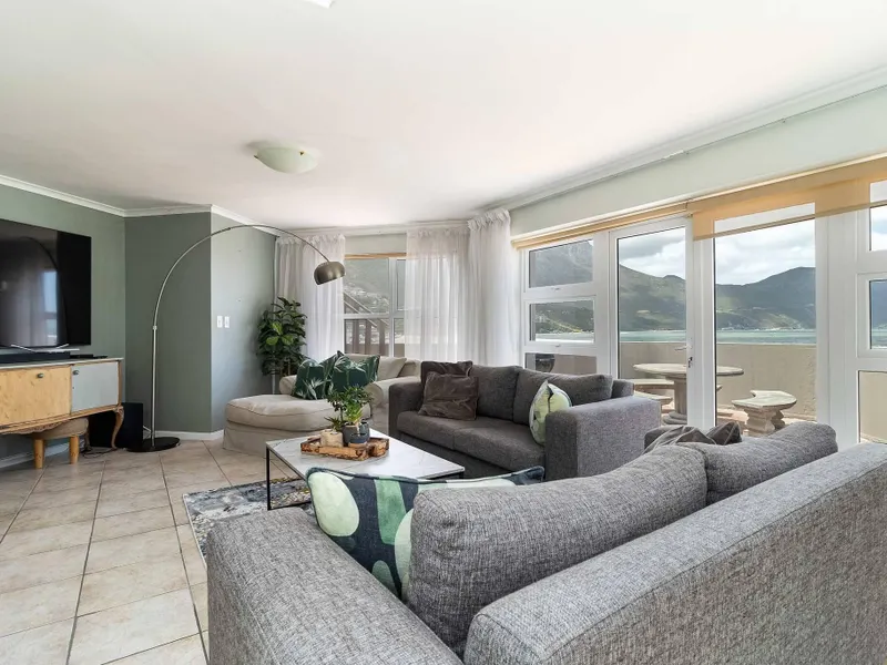 Beachfront Villa Sea Breeze, Hout Bay, Cape Town