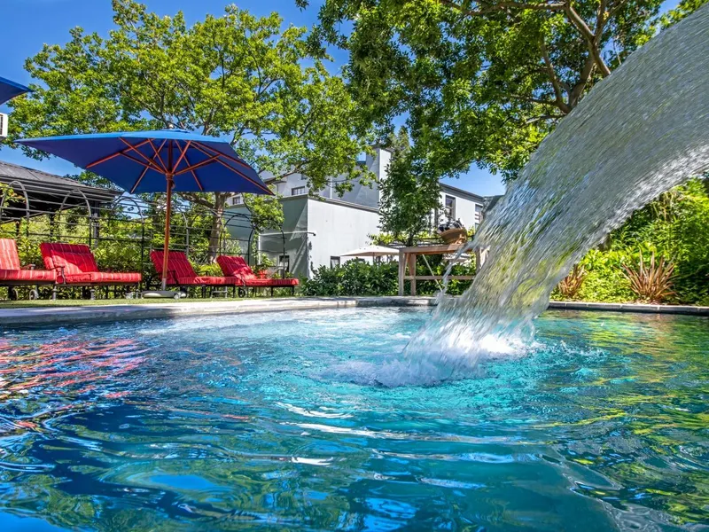 La Fontaine Guest House