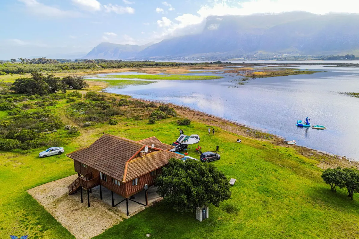 Rivers End Farm THE MAIN CABIN