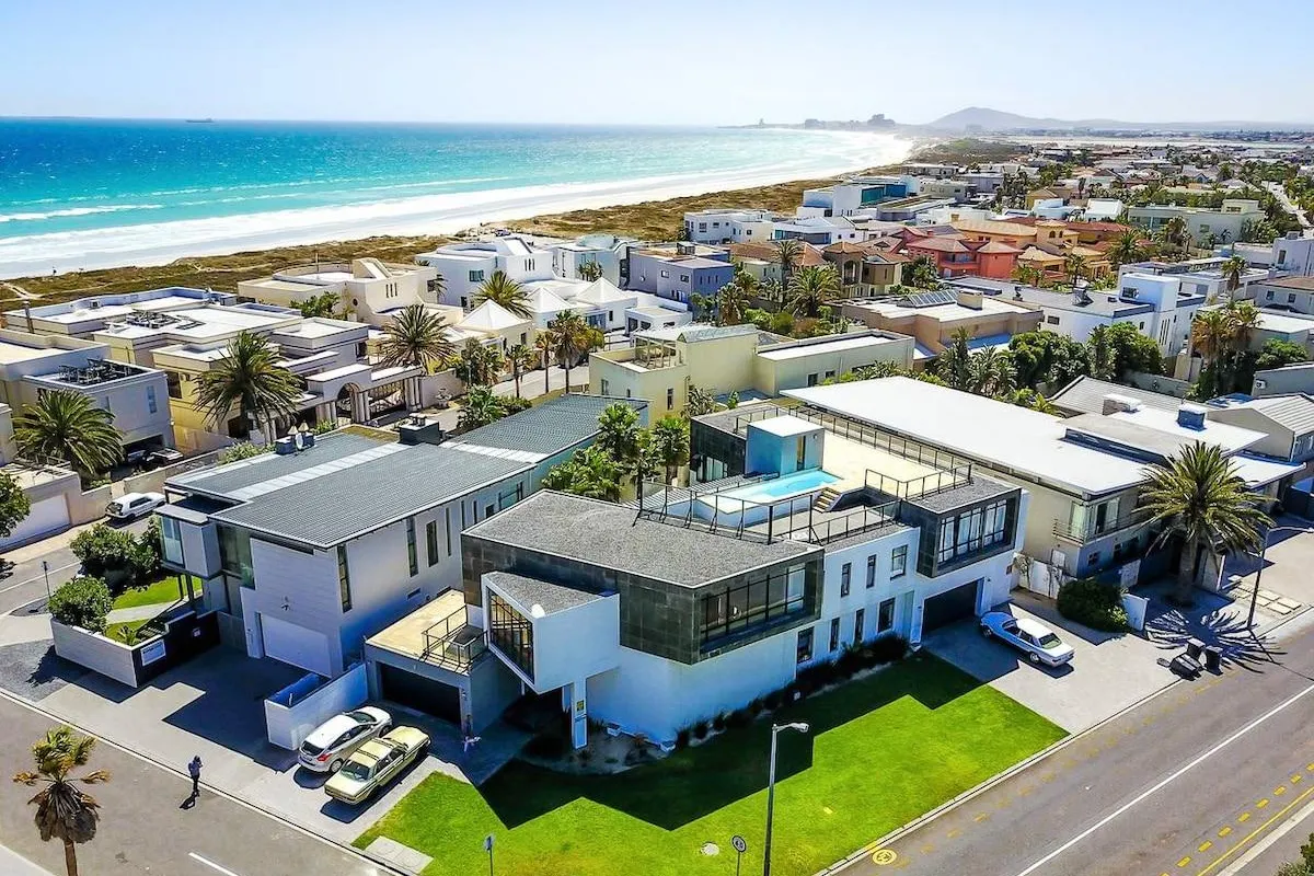 Stylish 9 BR Villa at Sunset Beach - Rooftop Pool