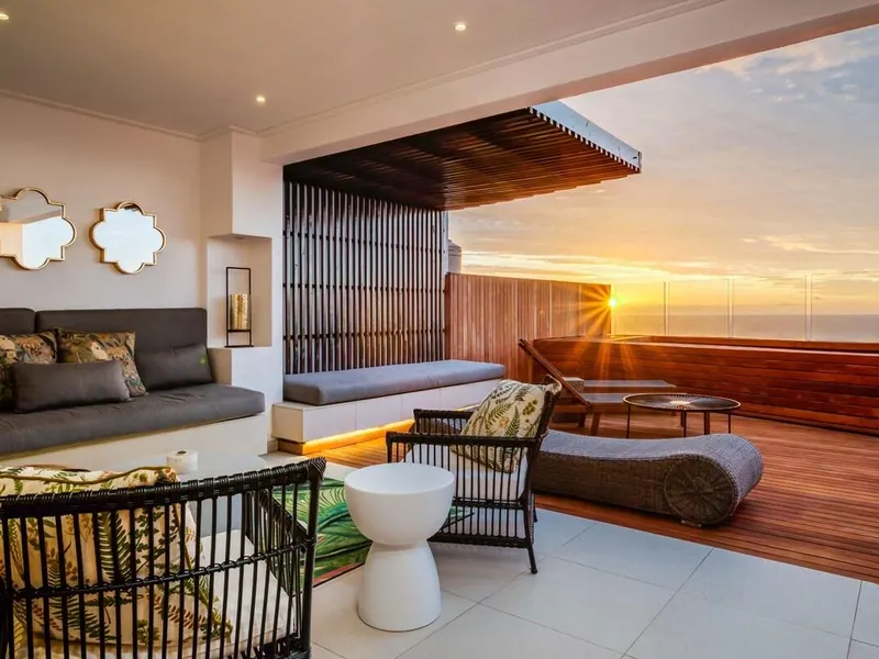 Stylish Holiday Apartment w Private Pool and 180 V