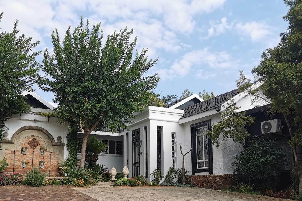 At 98 on Lynburn Guest House