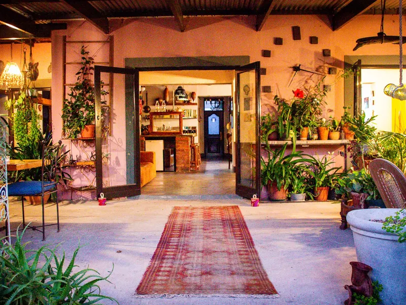 Ebonymoon Guest House and Studio