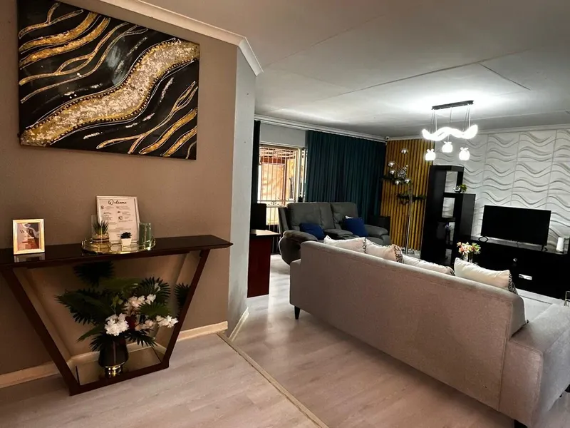 Acuvea Inn Modern Electricity backed up 3bed House