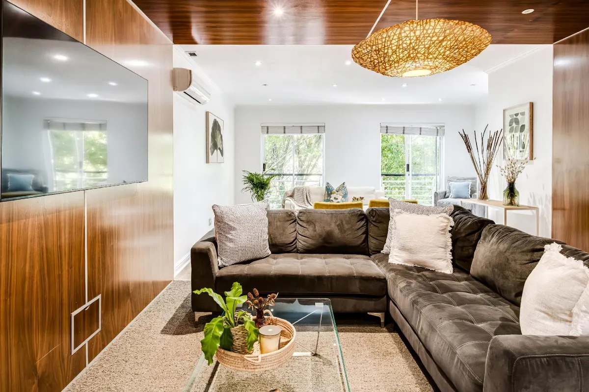 Contemporary Apartment close to the Radisson  Majolica