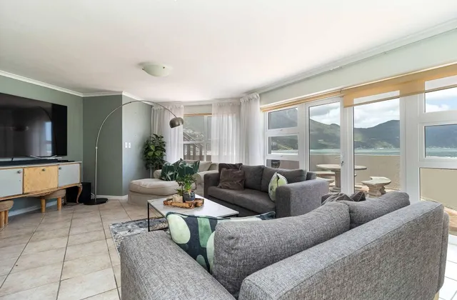 Beachfront Villa Sea Breeze, Hout Bay, Cape Town