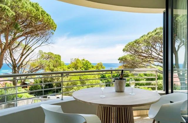 Delightful Rental w Sea Views Vadi Apartment