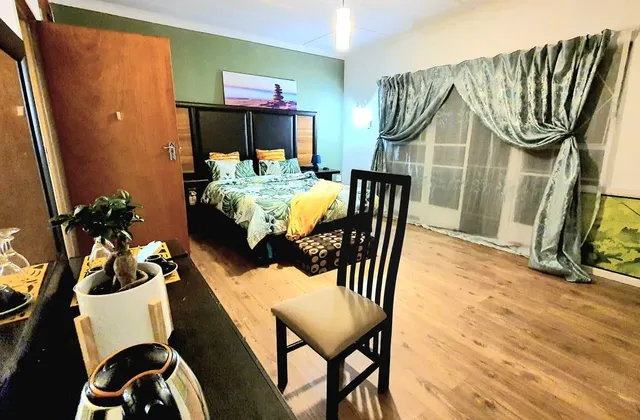 Queens Room with Airy Balcony