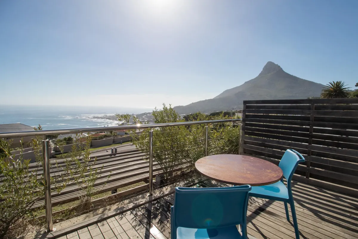 Camps Bay studio apartment - The Crystal                                        