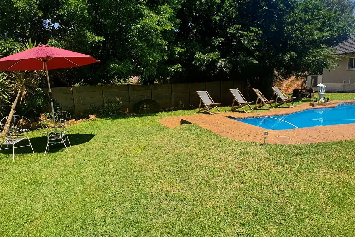 Guest House with Pool - 3 Bedroom