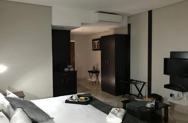 Manor Hills Guest Lodge