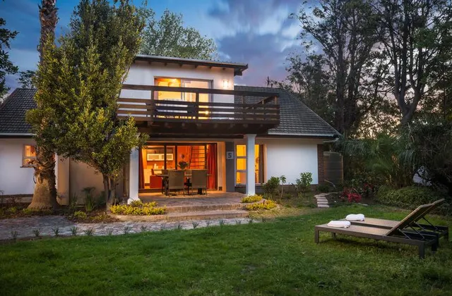 Lovely double storey apartment with mountain views