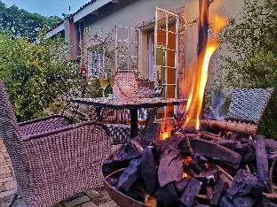 Sagewood cottage for 2 people with wonderful private terrace in garden