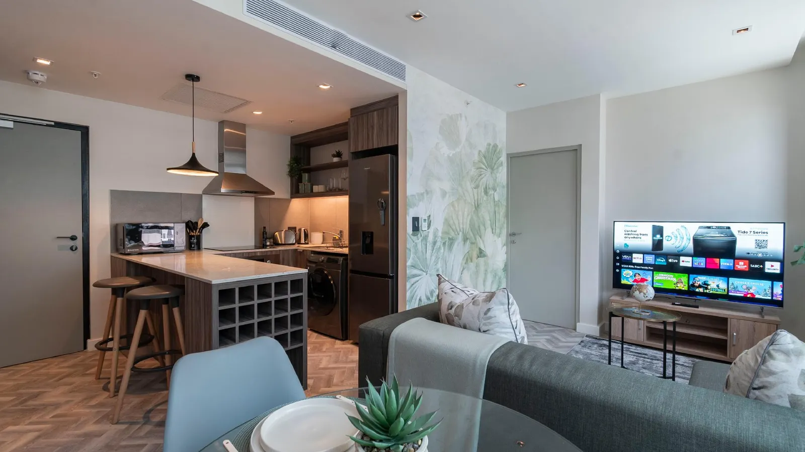 Lux City Suite - City and mountain views