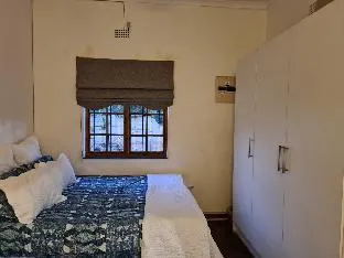Quaint, quiet retro charm – photo 3, Entire Bungalow in Johannesburg