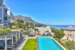 Camps Bay studio apartment - luxurious with stunning sea view