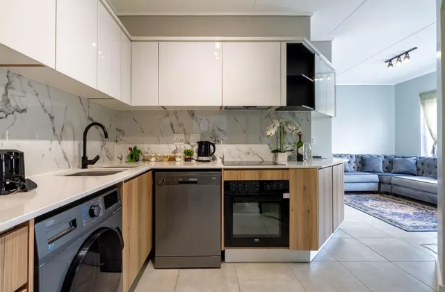 Lovely 1 Modern bedroom in Waterfall City