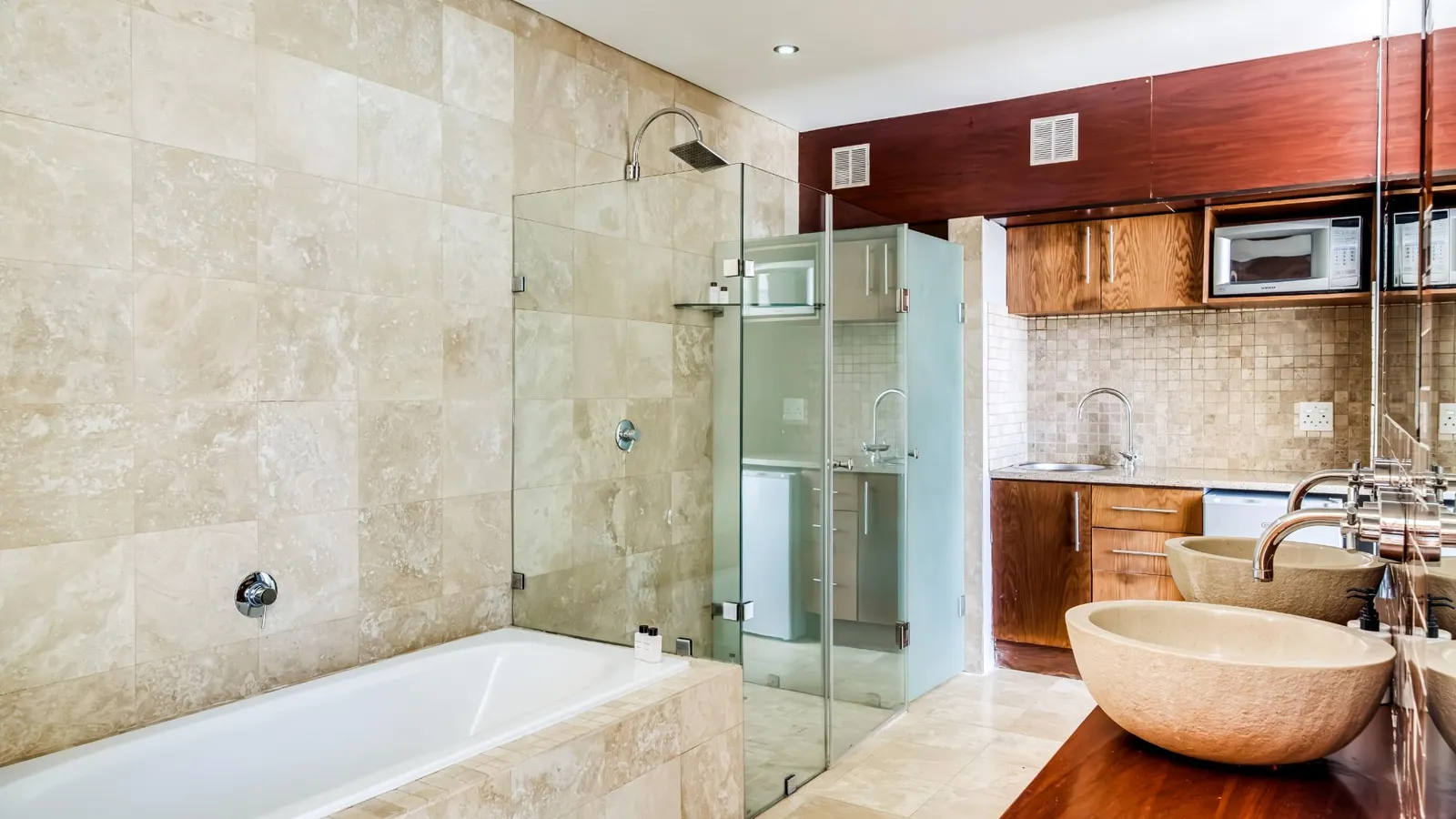 Family Home with Views Pool & Garden (100 Geneva)