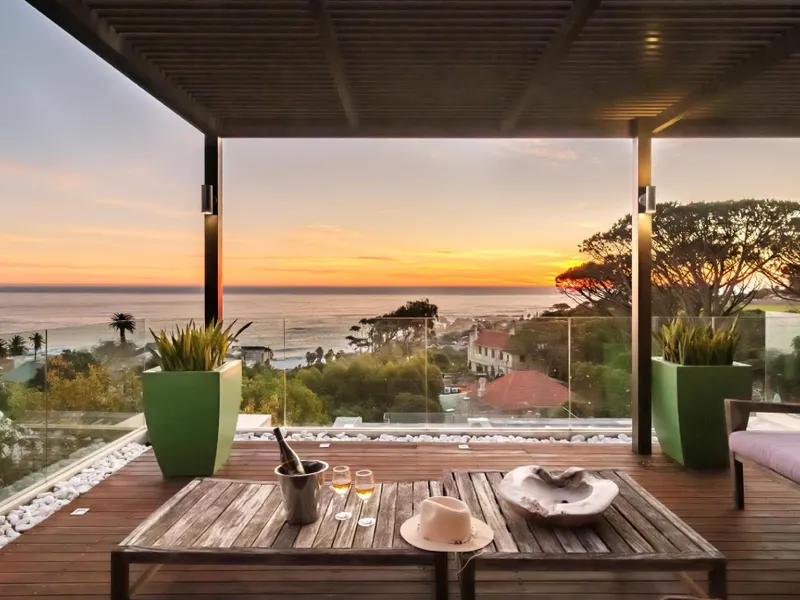 Sea View 3bed Apt w Pool near Beaches Glen Sunsets