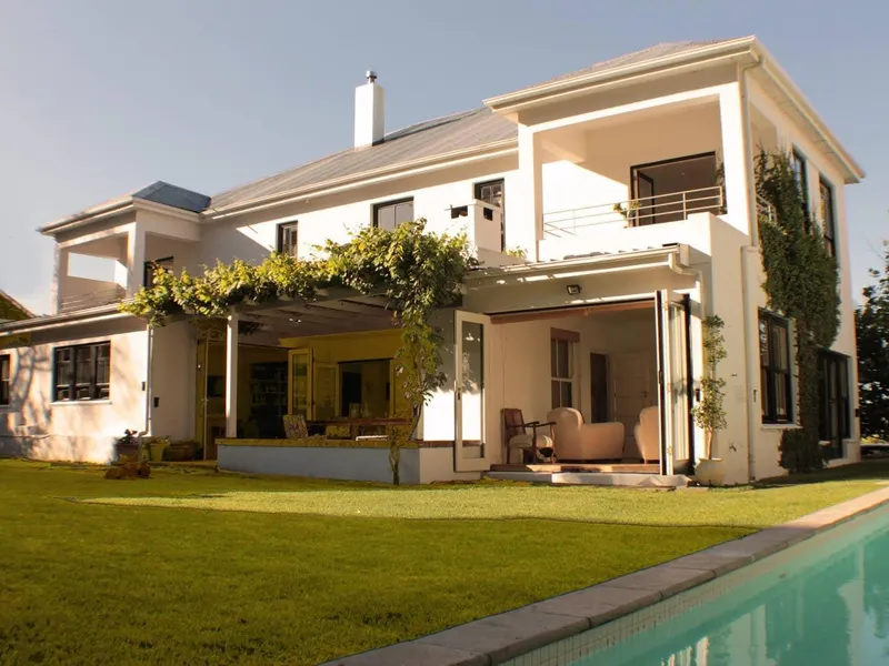 Cozy family villa with large garden - Higgovale