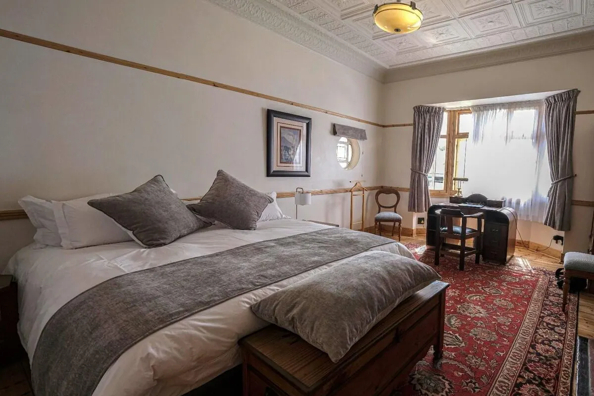 Amazing Art Deco king room in a refined villa