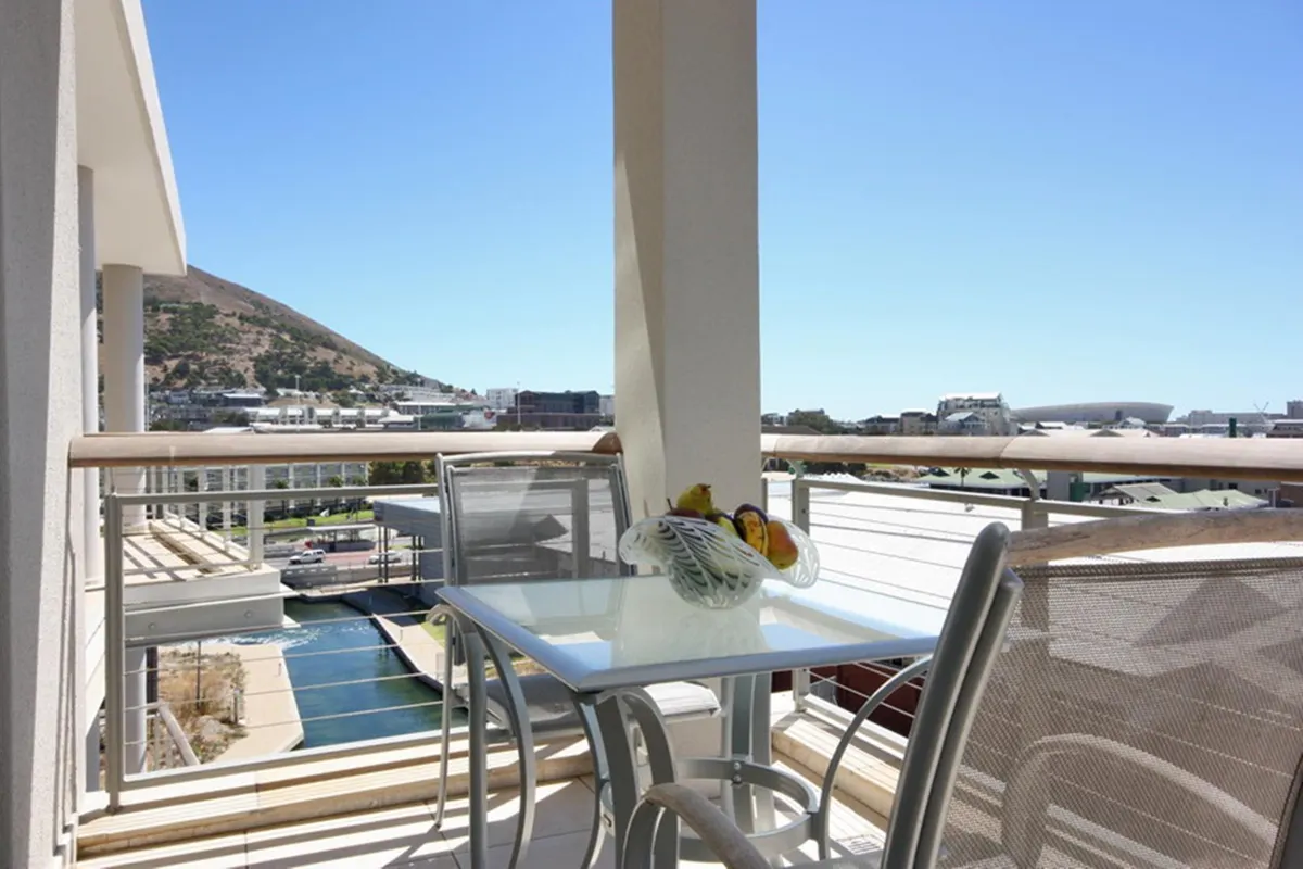 CQ    702 Canal Quays Apartment