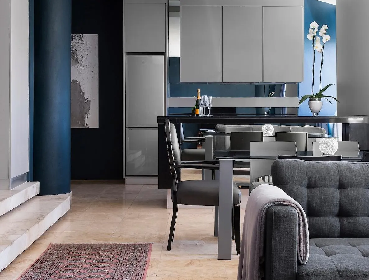 Stylish & Luxurious Unit 1602, The Franklin Jhb