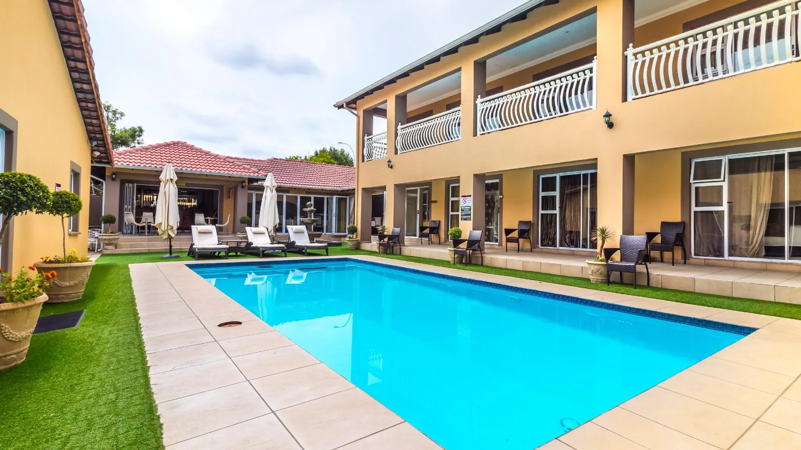 Lakeview Boutique Hotel & Conference Center