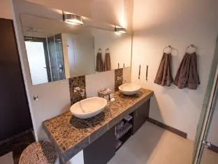 Luxury villa with a swimming pool in Hoedspruit – photo 2, Entire House in Hoedspruit