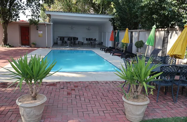 Airport Gardens Boutique Hotel