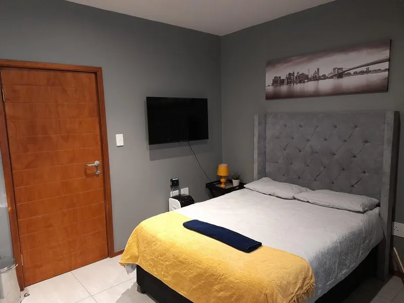 Luxury Studio 5min Walk to Gandhi Square + Wifi