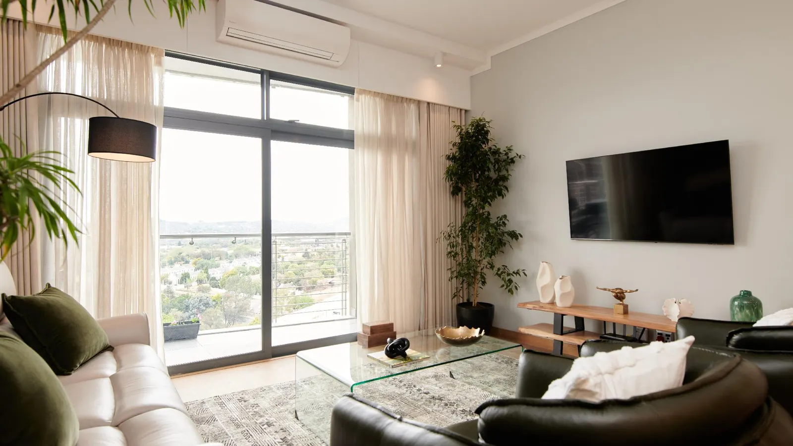 When Away - Luxury 2 Bedroom In Menlyn Maine 110m