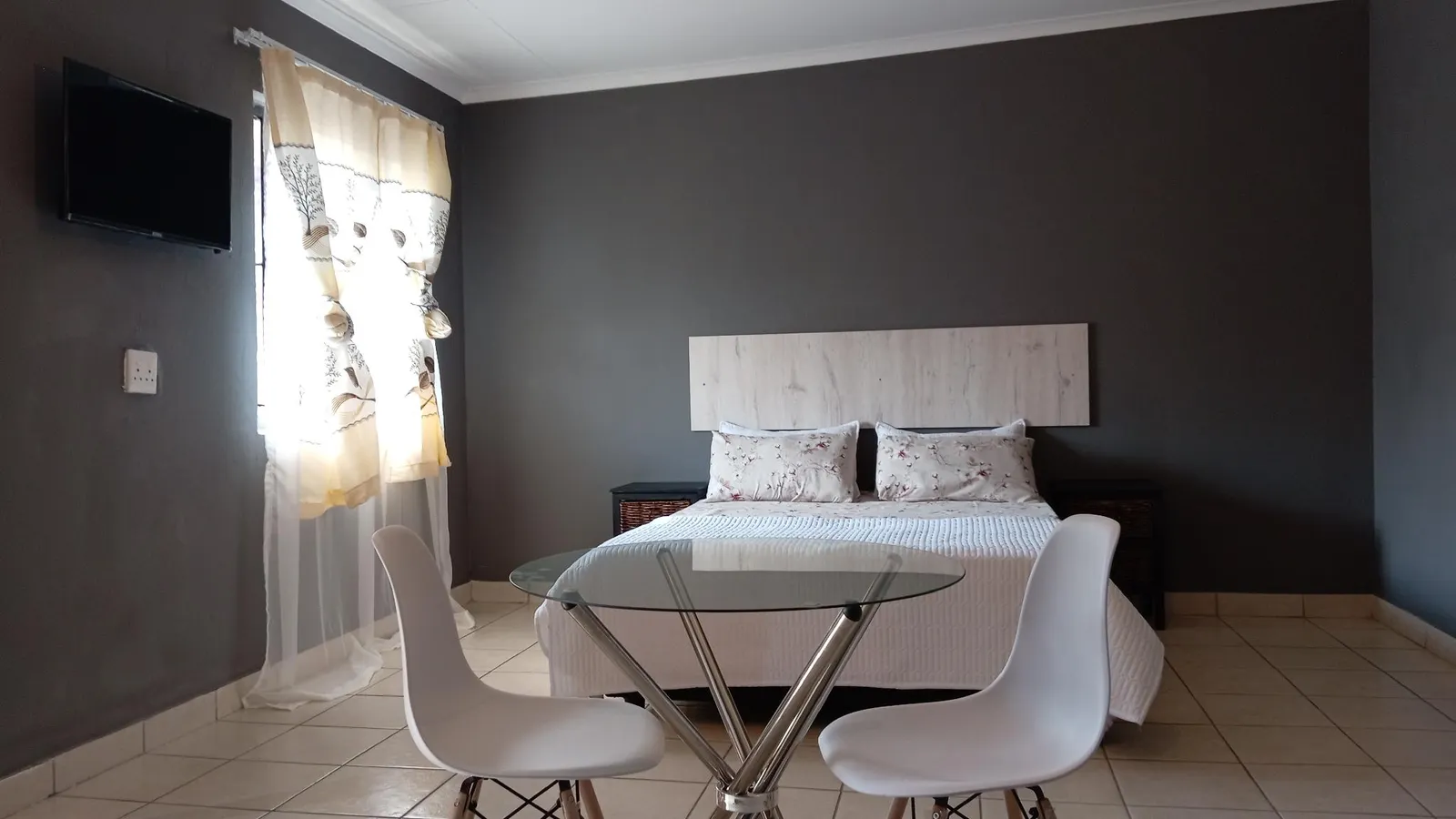 Zihlalele 24Hours Guest House