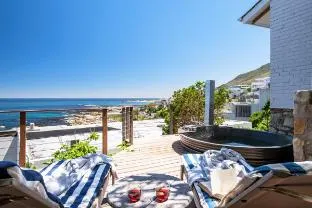 Luxurious Camps Bay Retreat w Sea Views Rock Resid