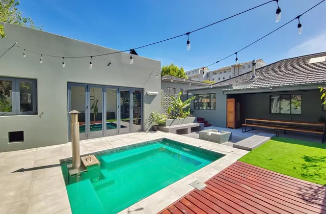 Sunny 5 bedroom villa ideal for large groups