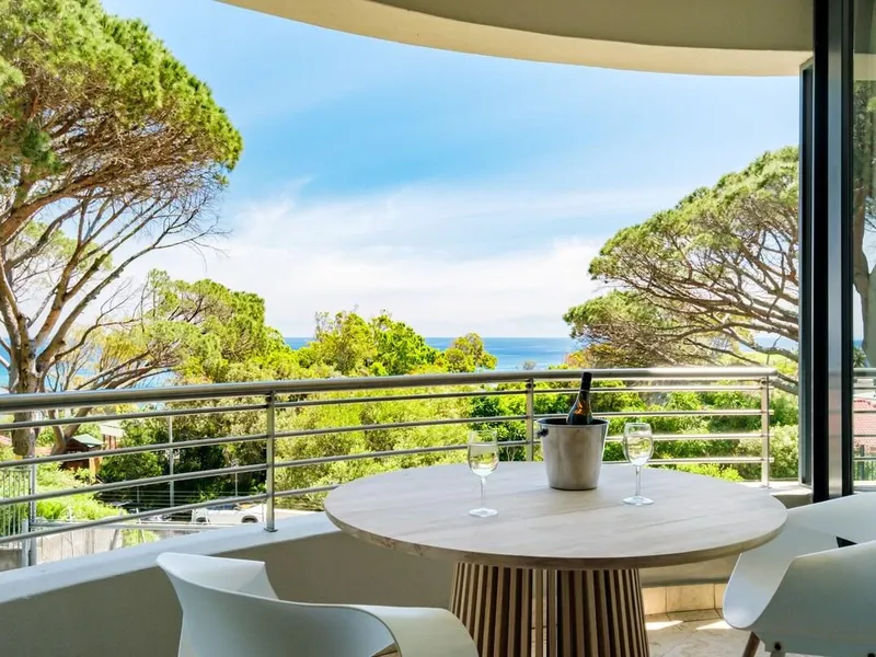 Delightful Rental w Sea Views Vadi Apartment