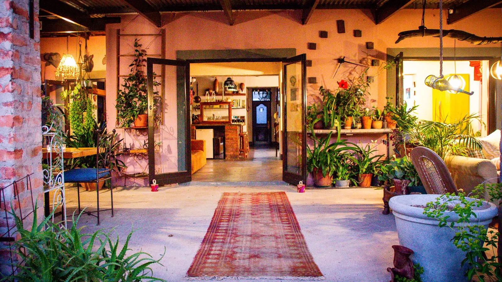 Ebonymoon Guest House and Studio