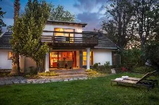 Lovely double storey apartment with mountain views