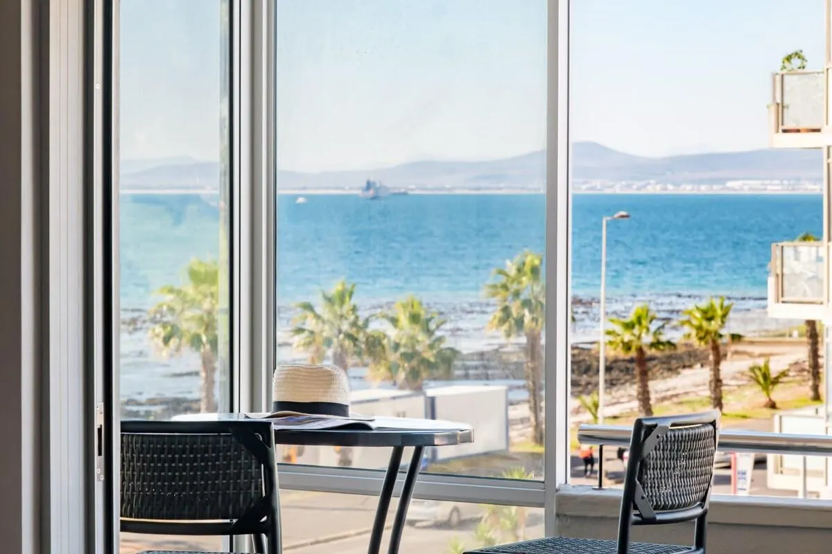 Cape Towns Charming Seaside Avaya Apartment