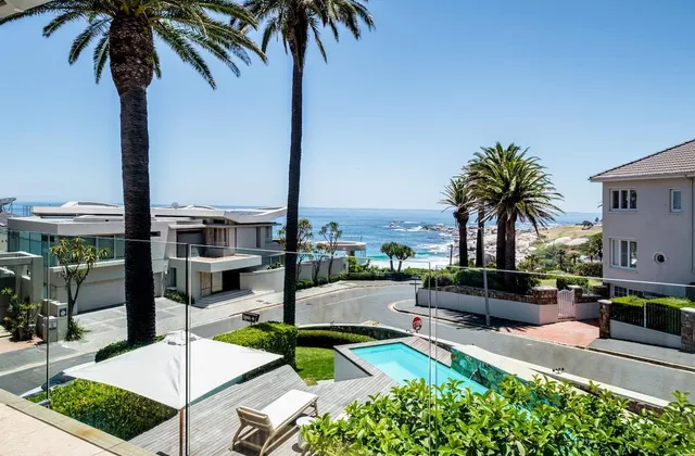 Magical Holiday Home Walking Distance to the Beach