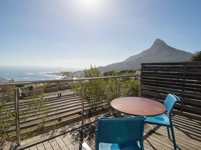 Camps Bay studio apartment - The Crystal                                        
