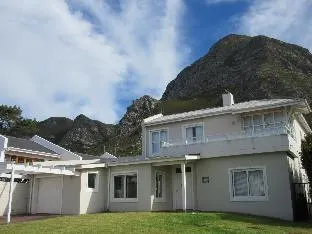 Kingfisher Beach House – exterior or main view, Hermanus