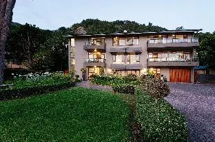 Wilderness Manor Guest House