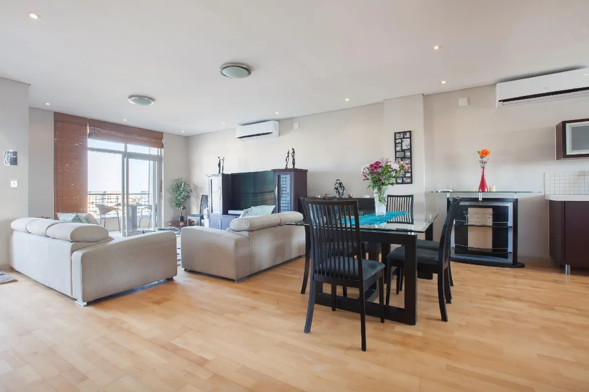 Knightsbridge 902E by CTHA