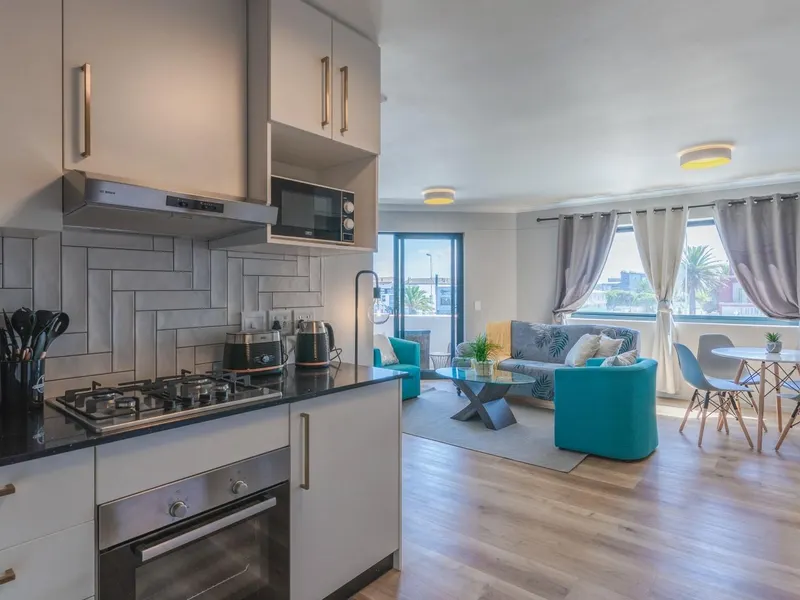 Modern 2 bedroom en-suite in bustling Blouberg
