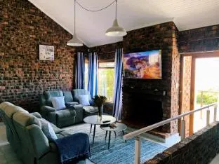 Cosy Ten-Sleeper by the Ocean